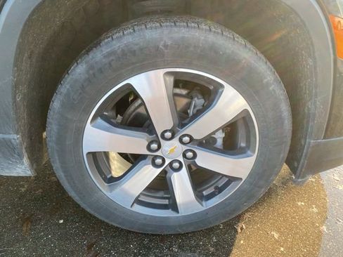 Used 2023 Chevrolet Traverse LT w/ LT Premium Package image 6