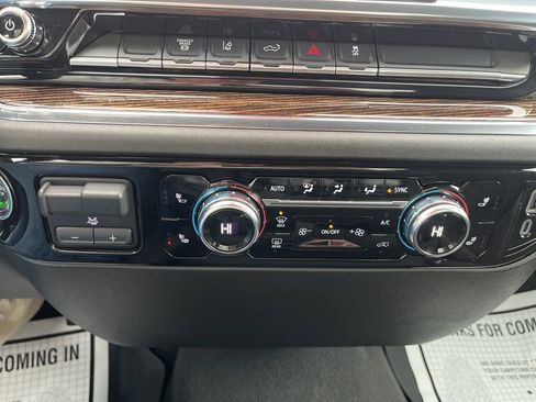 Used 2024 GMC Sierra 3500 SLE w/ SLE Convenience Package image 17