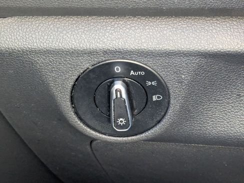 Used 2021 Volkswagen Jetta SE image 18