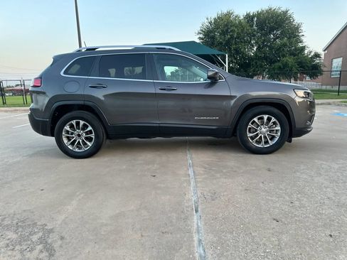 Used 2019 Jeep Cherokee Latitude Plus FWD image 4
