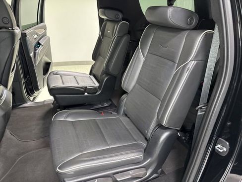 Used 2023 Cadillac Escalade ESV Premium Luxury image 28