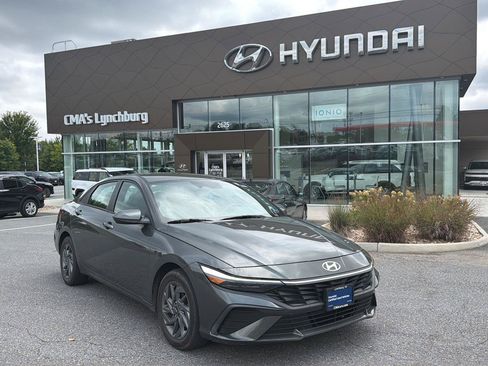 Used 2024 Hyundai Elantra SEL FWD image 1