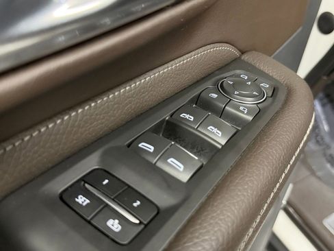 Used 2022 GMC Yukon XL Denali AWD/4WD image 21