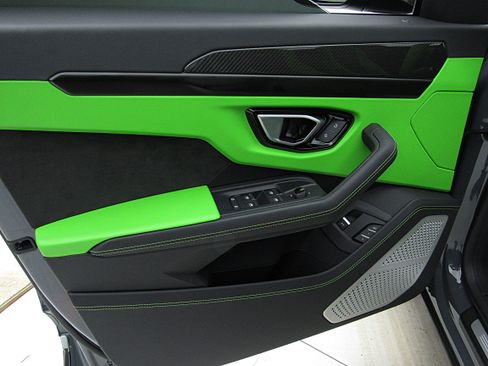 Used 2022 Lamborghini Urus AWD/4WD image 55