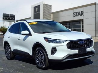 Used 2025 Ford Escape SE image 1