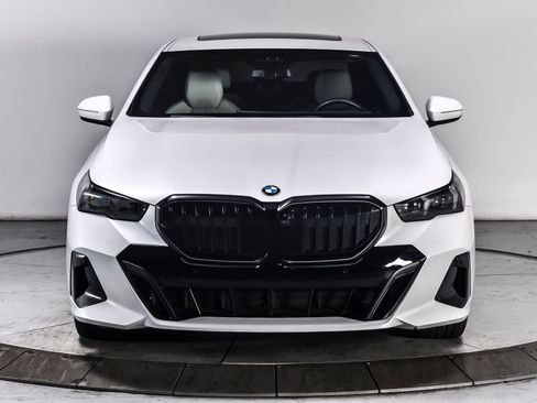 Used 2024 BMW 530i xDrive w/ M Sport Package AWD/4WD image 8
