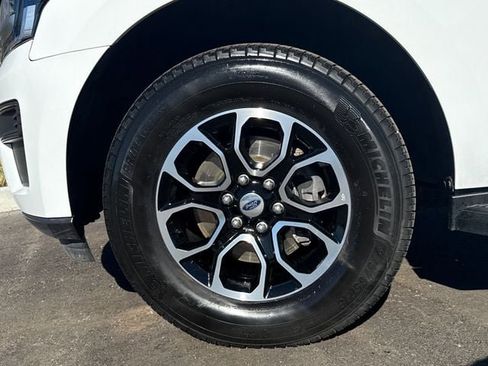 Used 2024 Ford Expedition XLT image 14