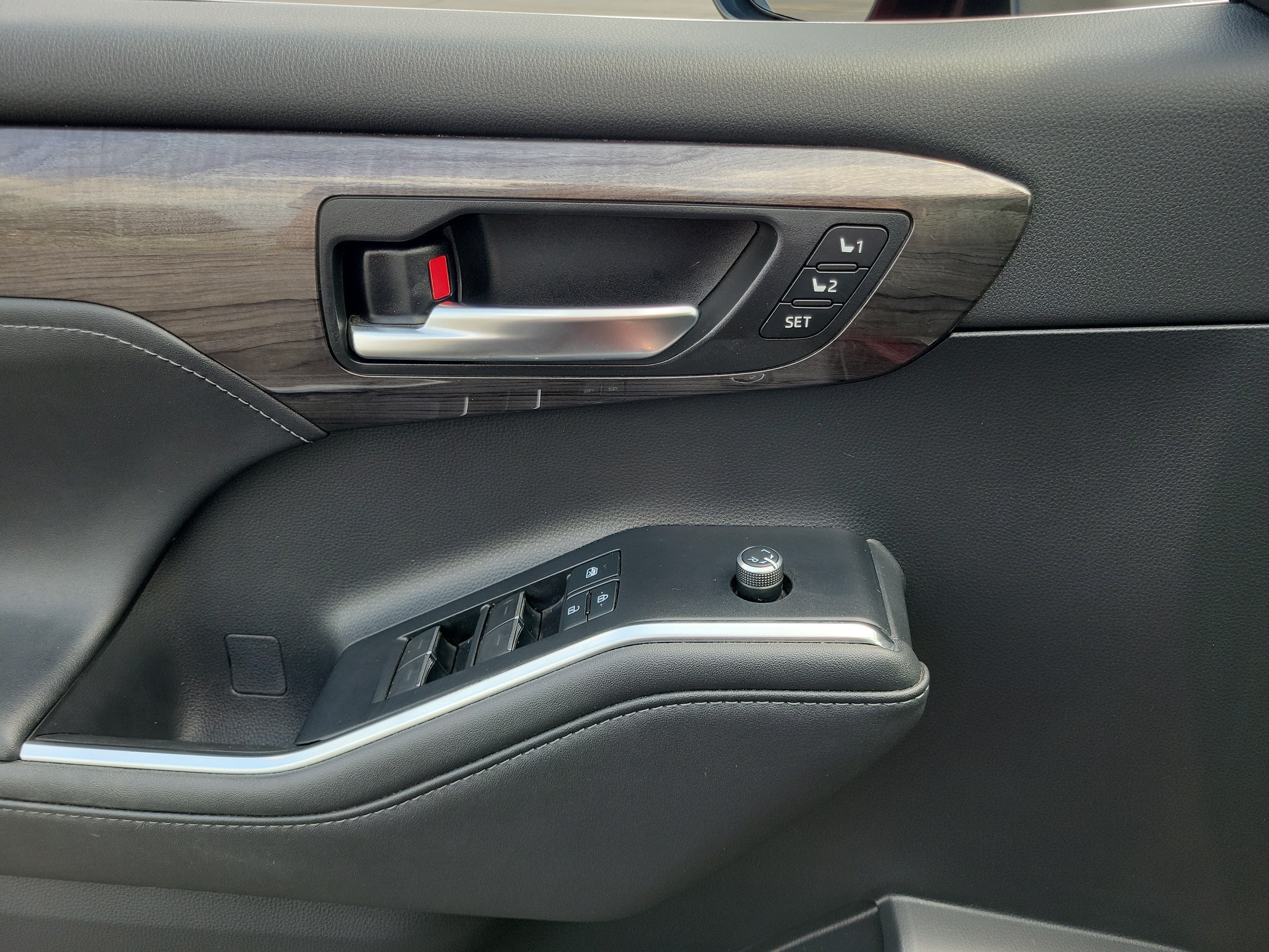 Used 2020 Toyota Highlander Platinum AWD/4WD image 17