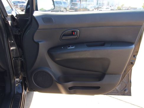 Used 2009 Kia Rondo LX FWD image 30