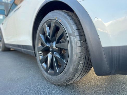 Used 2022 Tesla Model X image 30