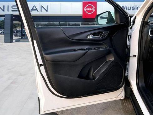 Used 2022 Chevrolet Equinox LT image 17