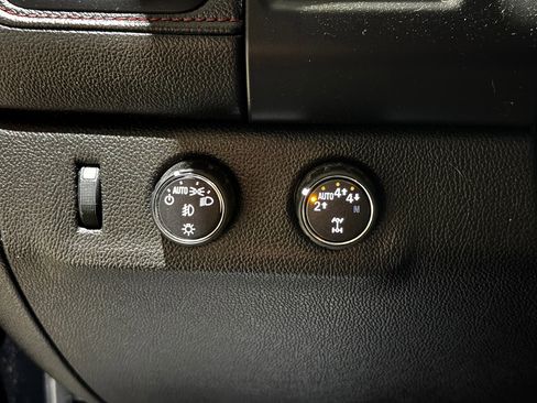 Used 2018 GMC Canyon All Terrain w/ All Terrain X Package AWD/4WD image 31