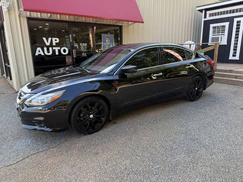 Used 2016 Nissan Altima 2.5 SR w/ LED Appearance Package FWD image 7