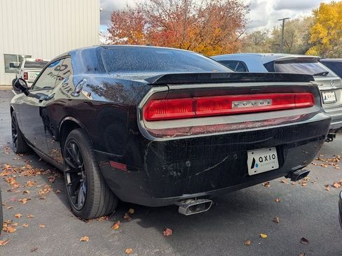 Used 2014 Dodge Challenger SXT image 4