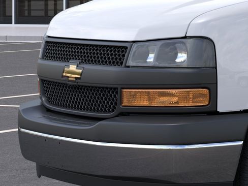 New 2026 Chevrolet Express 3500 Extended RWD image 15