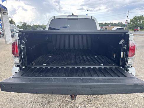 Used 2022 Toyota Tacoma Limited AWD/4WD image 8