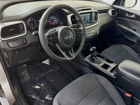 Used 2018 Kia Sorento FWD image 22