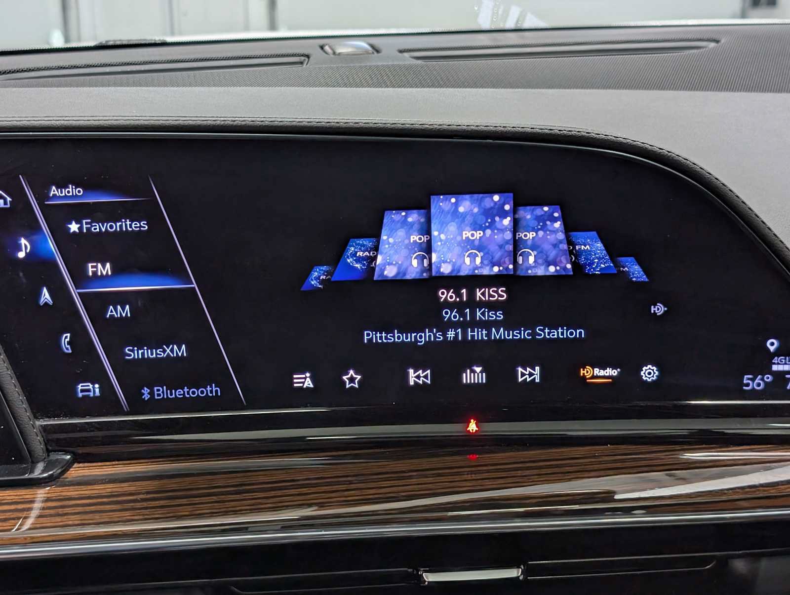 Used 2023 Cadillac Escalade Premium Luxury AWD/4WD image 27