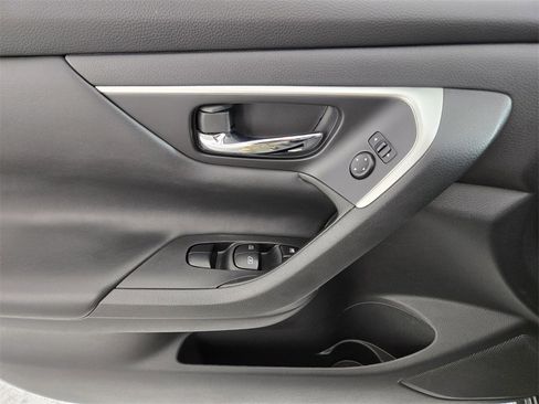 Used 2017 Nissan Altima 2.5 SV w/ Convenience Package image 24