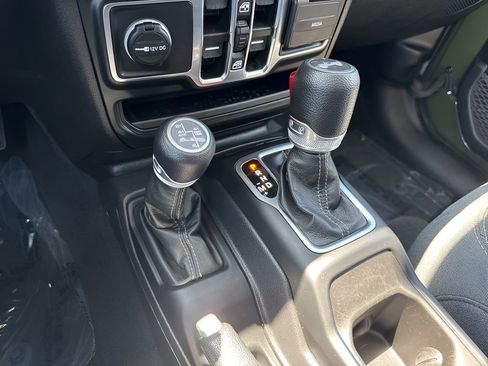Used 2024 Jeep Wrangler Unlimited w/ Convenience Group AWD/4WD image 16