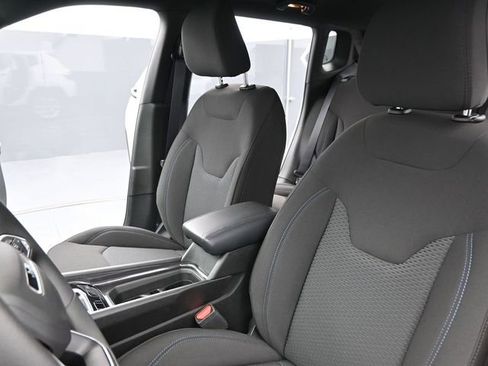 Used 2025 Jeep Compass Sport image 24