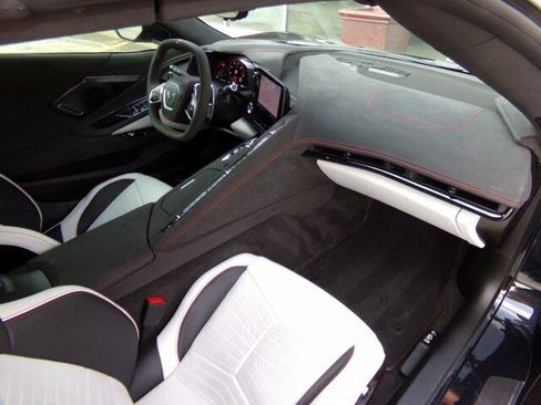 Used 2023 Chevrolet Corvette Stingray Premium Conv w/ Z51 Performance Package RWD image 27