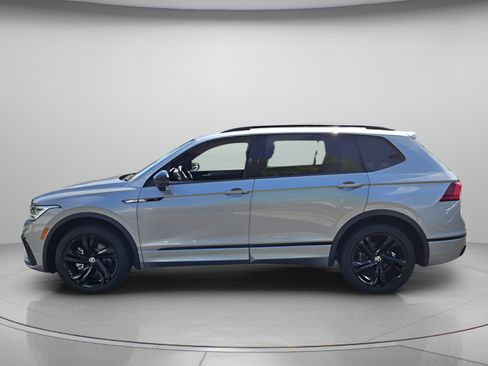 Certified 2023 Volkswagen Tiguan SE R-Line FWD image 2