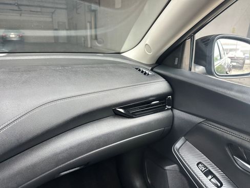 Used 2025 Nissan Sentra SV image 35