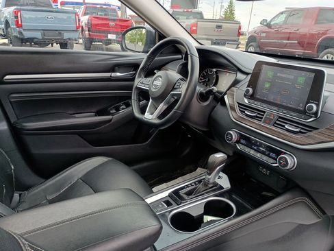 Used 2020 Nissan Altima 2.5 SL FWD image 8