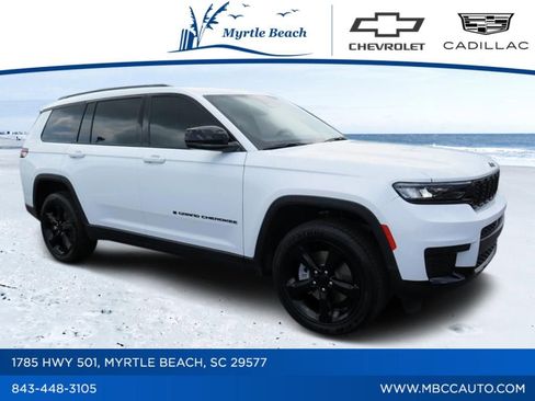 Used 2023 Jeep Grand Cherokee L Altitude AWD/4WD image 1