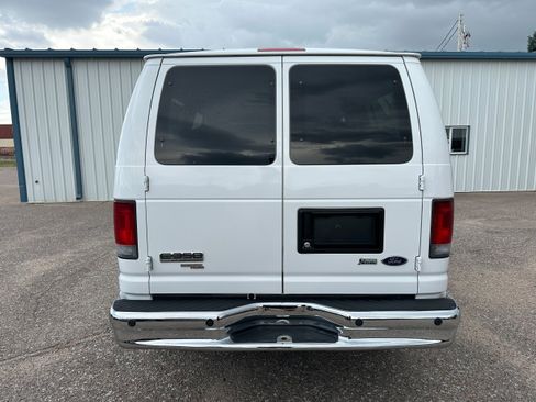 Used 2010 Ford E-350 and Econoline 350 XLT RWD image 5