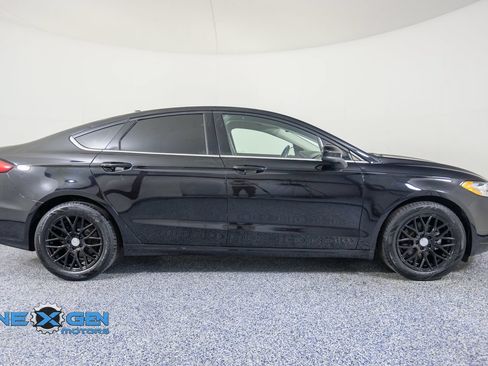 Used 2020 Ford Fusion SE FWD image 8