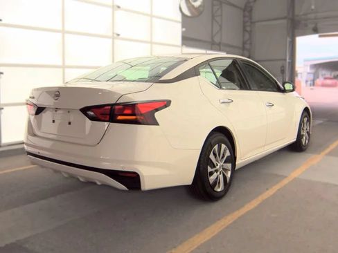 Used 2024 Nissan Altima 2.5 S FWD image 5