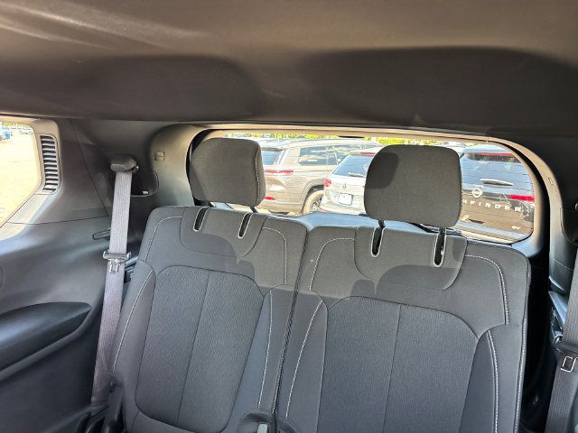 Used 2025 Jeep Grand Cherokee L Laredo w/ Luxury Tech Group I AWD/4WD image 9
