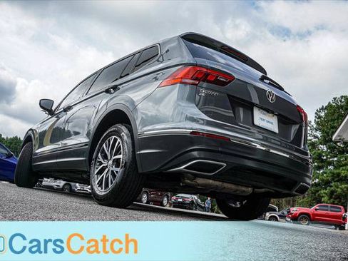 Used 2020 Volkswagen Tiguan SE w/ Panoramic Sunroof Package FWD image 5