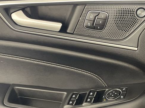 Used 2024 Ford Edge Titanium image 18