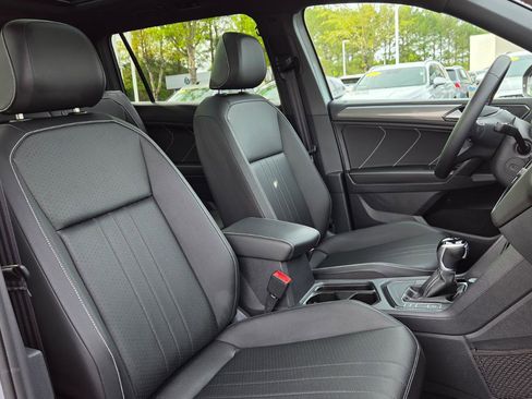 Used 2023 Volkswagen Tiguan SE R-Line image 52