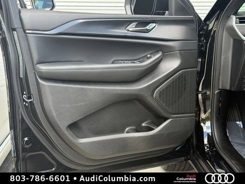 Used 2025 Jeep Grand Cherokee L Laredo RWD image 19