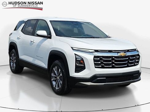 Used 2025 Chevrolet Equinox LT FWD image 1