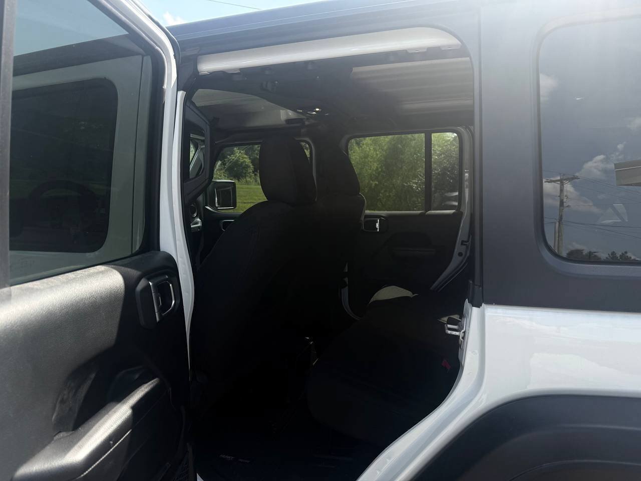 Used 2019 Jeep Wrangler Unlimited Sport S AWD/4WD image 17