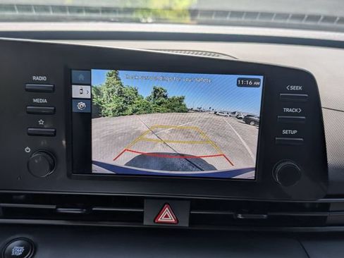 Used 2025 Hyundai Elantra Sport FWD image 18