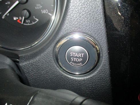 Used 2018 Nissan Rogue SV image 26