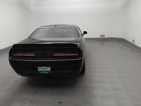 Used 2018 Dodge Challenger SXT RWD image 7
