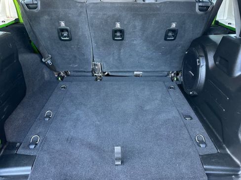 Used 2018 Jeep Wrangler Unlimited Rubicon image 16