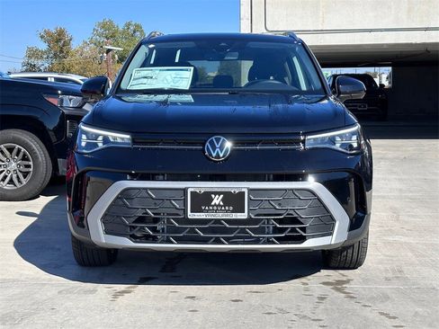 New 2026 Volkswagen Taos SE image 3