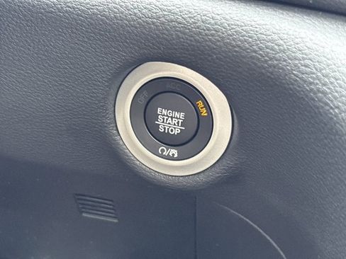 New 2026 Chrysler Pacifica Limited image 32