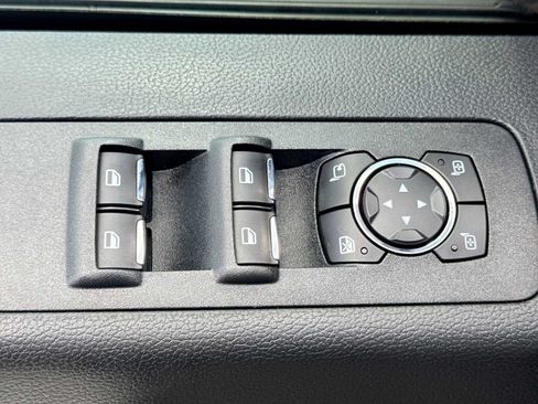 Used 2019 Ford F150 Lariat w/ Equipment Group 502A Luxury AWD/4WD image 16