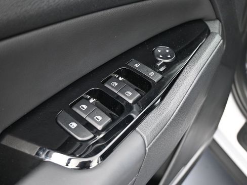 Used 2025 Kia Sportage EX image 29