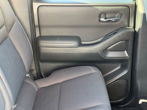 Used 2022 Nissan Frontier SV w/ Technology Package image 11