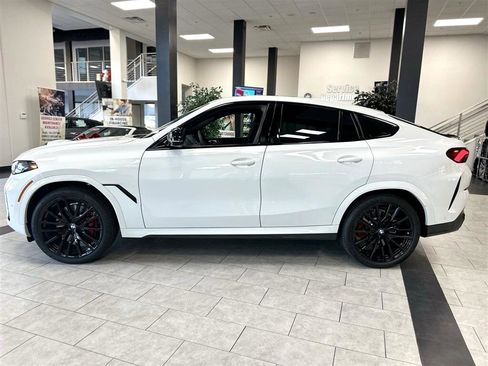 Used 2024 BMW X6 M60i w/ Dynamic Handling Package image 4